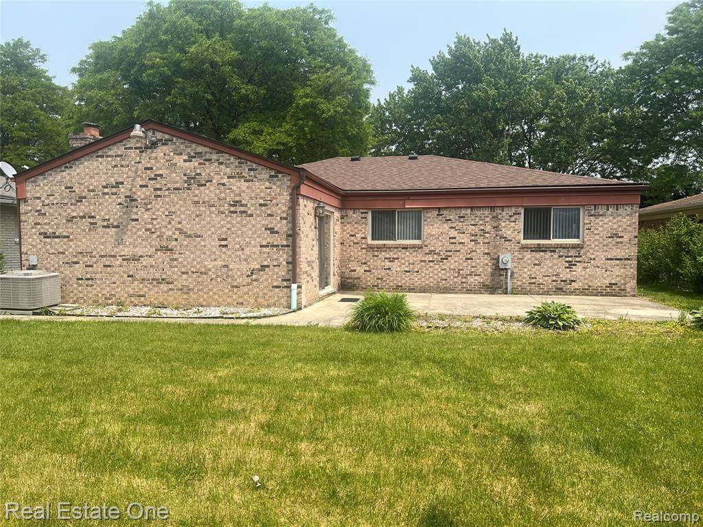 Sterling Heights, MI 48310 4776,35715 Maureen Drive
