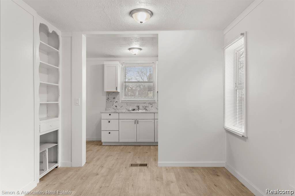 Dearborn Heights, MI 48127 1544,7512 Hazelton
