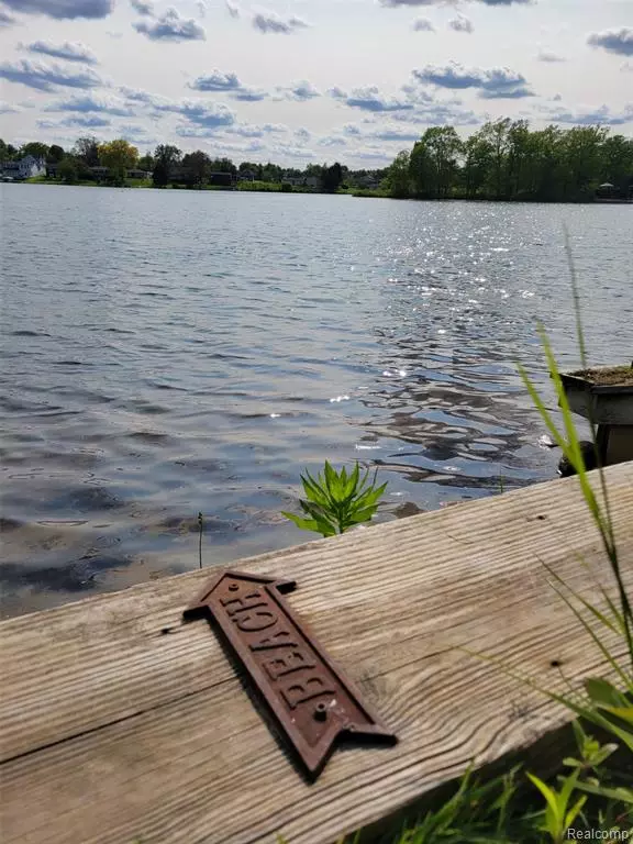 Clarkston, MI 48348 2409,9635 Norman Road