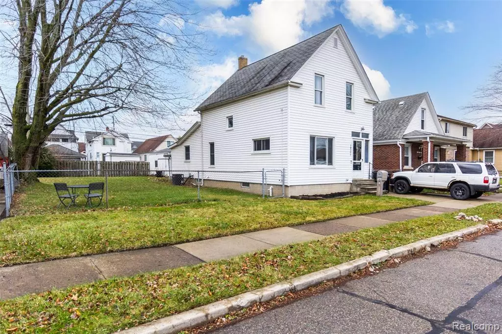 Wyandotte, MI 48192 3904,1821 4th Street
