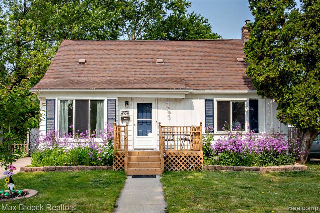 28561 Everett Street,  Southfield,  MI 48076 7101