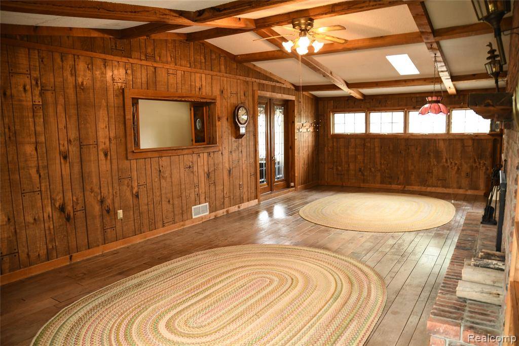 Lincoln Park, MI 48146 2113,1521 FERRIS Avenue