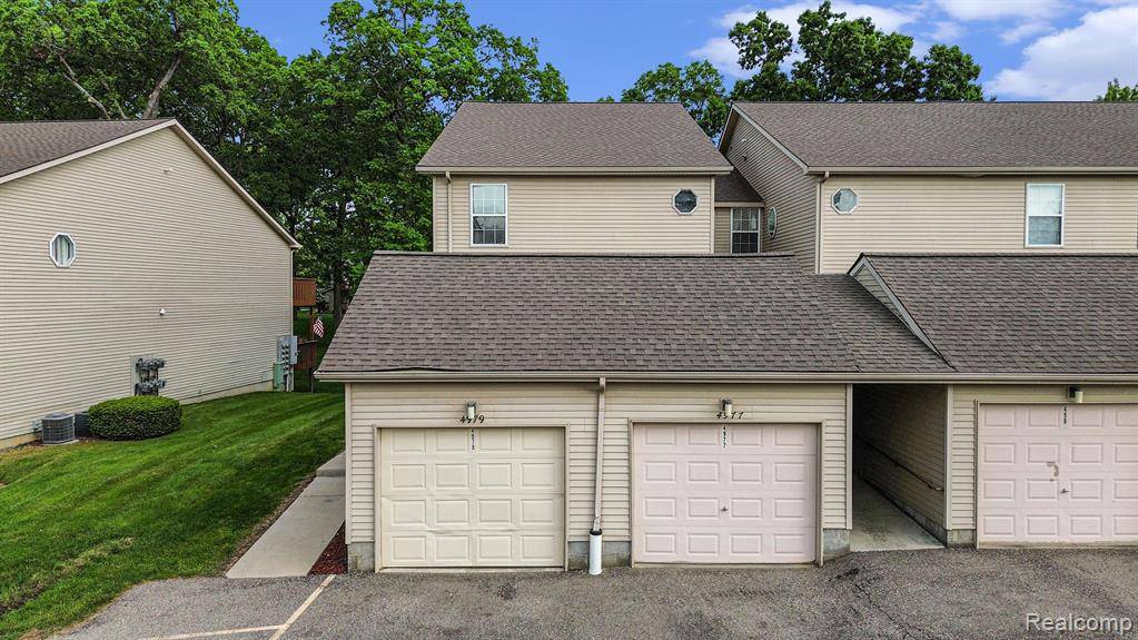 Waterford, MI 48329 1754,4977 OAK HILL Drive
