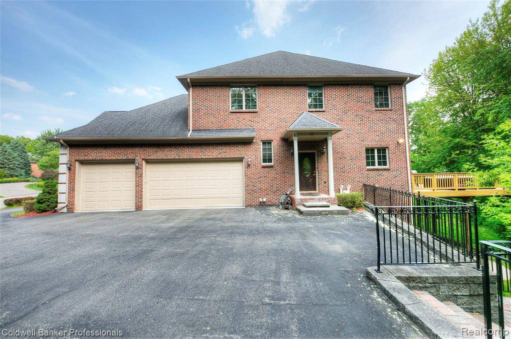 West Bloomfield, MI 48323,4546 Forest Edge Lane