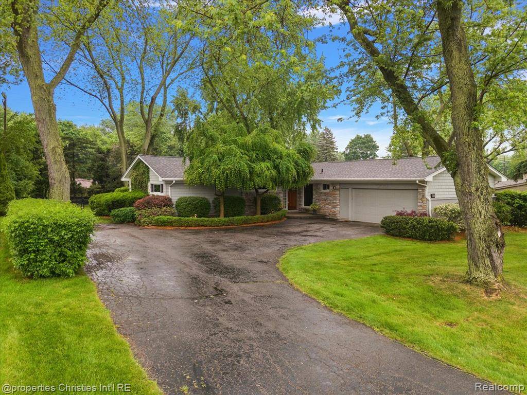 6727 Lahser Road, Bloomfield Hills, MI 48301 3205