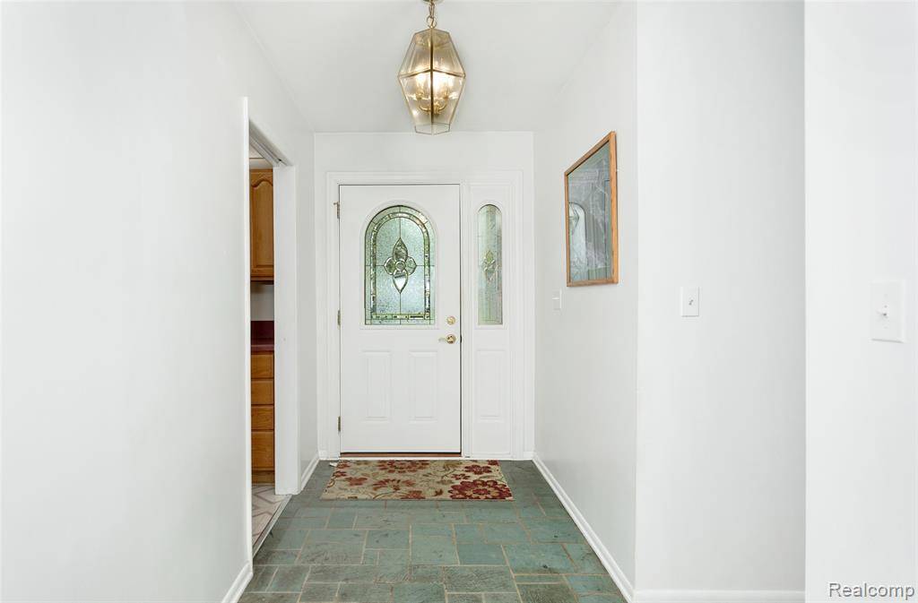 Waterford, MI 48329,2982 Shawnee Lane