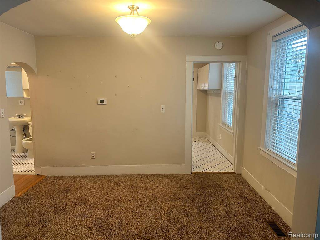 Grosse Pointe Farms, MI 48236 3617,124 MUIR - LOWER UNIT Road
