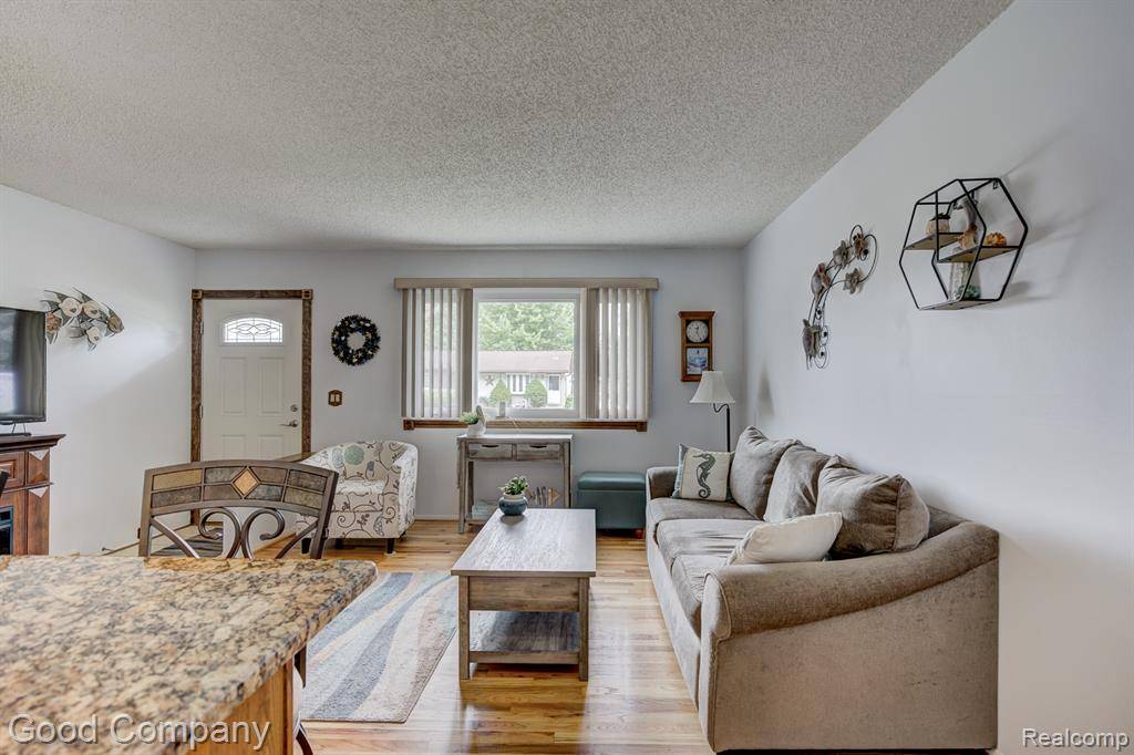 Westland, MI 48186 3754,1378 Surrey Heights