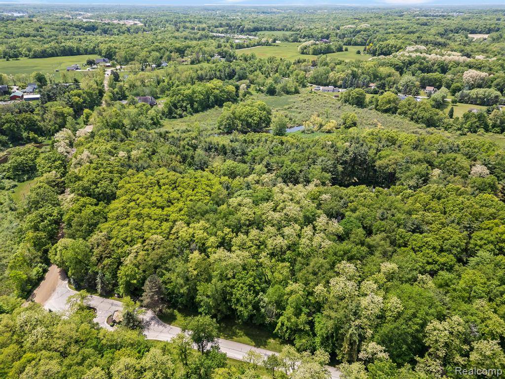 South Lyon, MI 48178,9970 S CROSS CREEK Drive