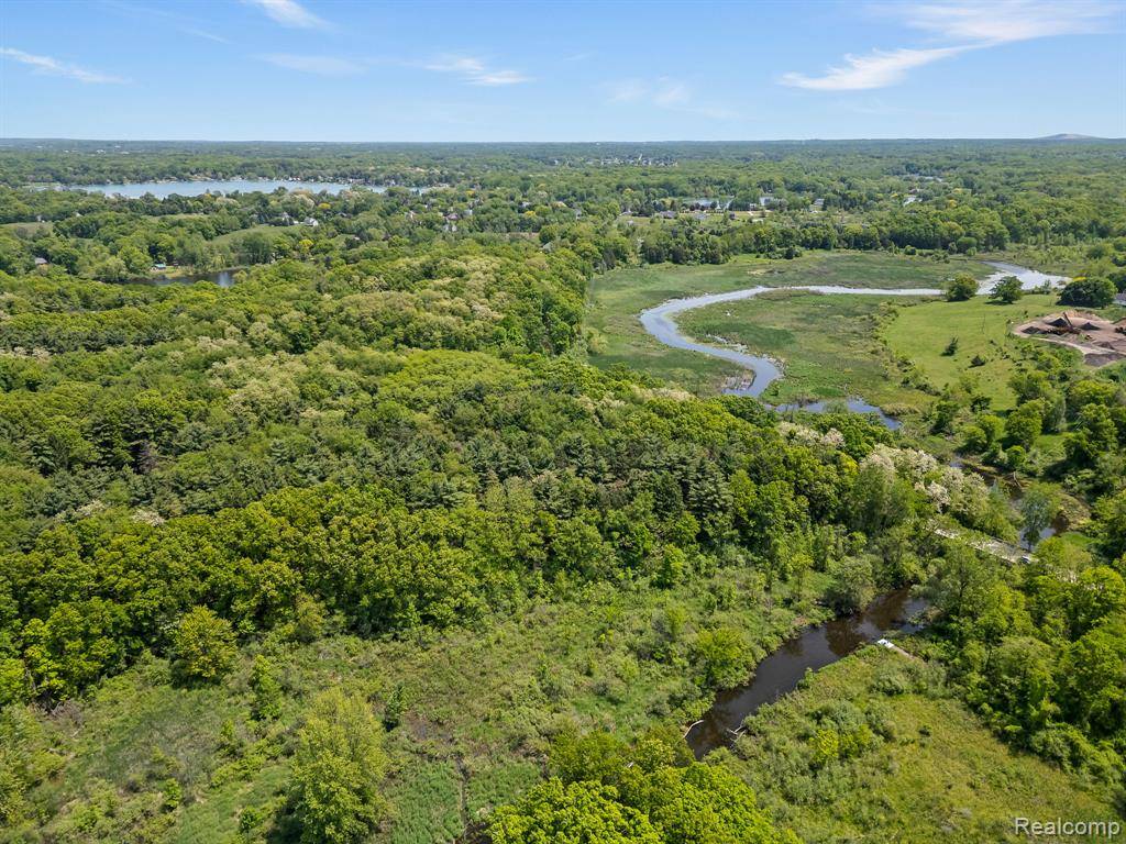 South Lyon, MI 48178,9970 S CROSS CREEK Drive
