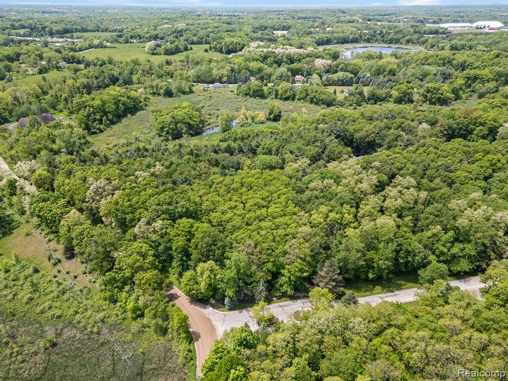 South Lyon, MI 48178,9970 S CROSS CREEK Drive