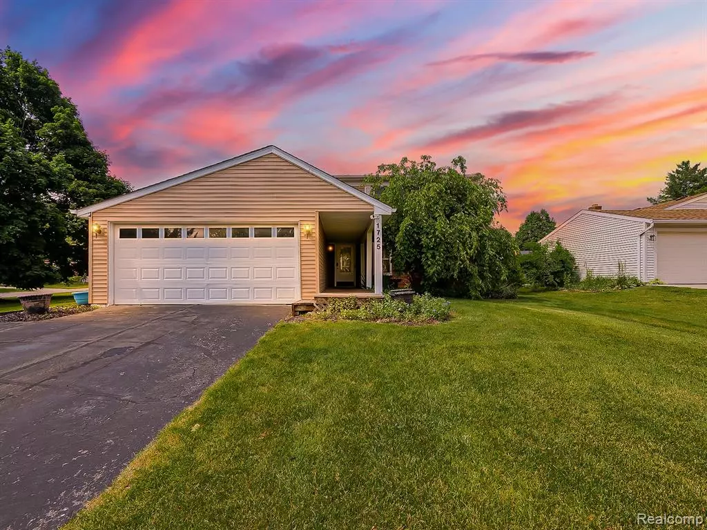 Wixom, MI 48393 1149,1725 Windingway Drive