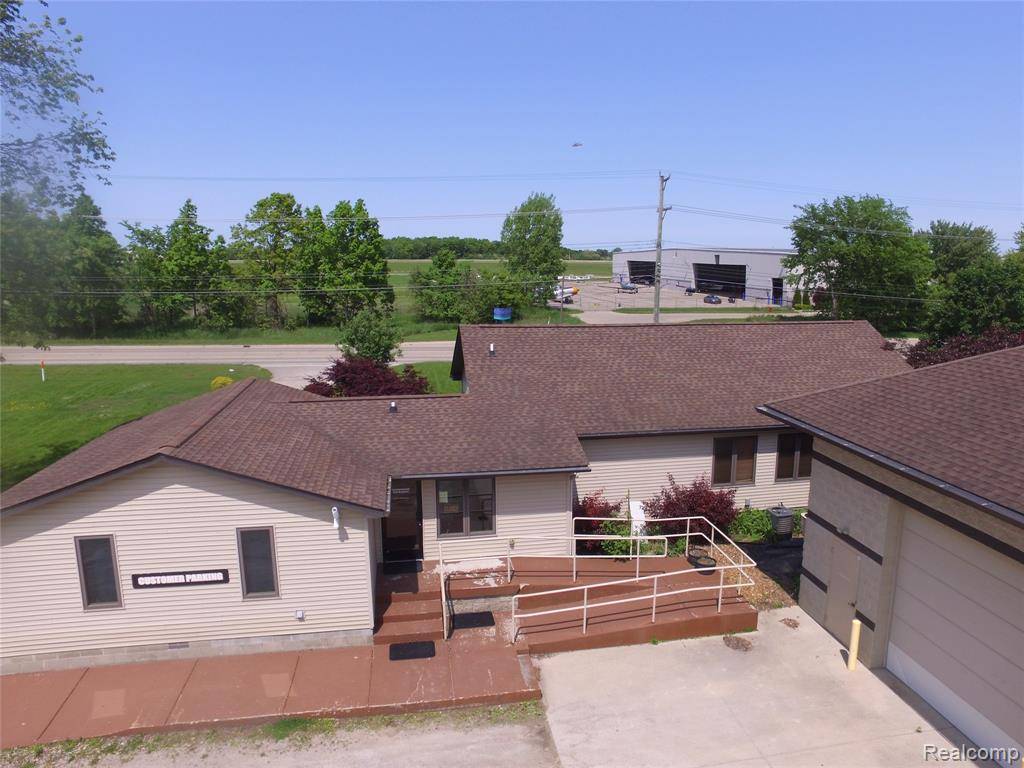 Howell, MI 48855 7798,3845 W Grand River Avenue
