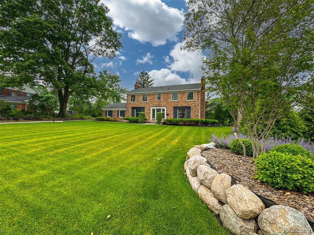 Bloomfield Hills, MI 48301 2558,100 Overhill Road