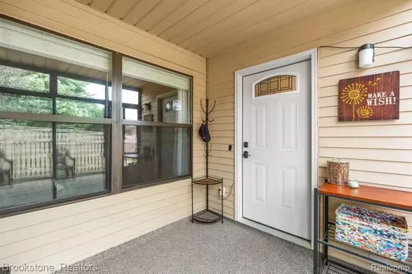 South Lyon, MI 48178 1701,61156 Greenwood Drive