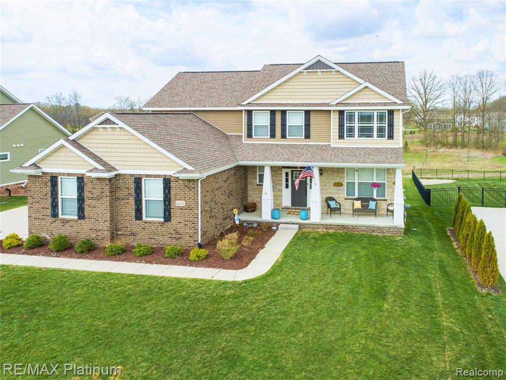 2237 WALNUT VIEW Drive, Howell, MI 48855 7123