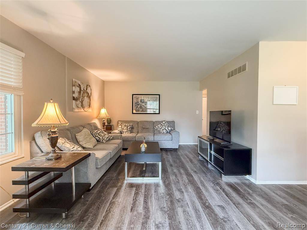 Bloomfield Hills, MI 48304 1306,756 E Fox Hills Drive