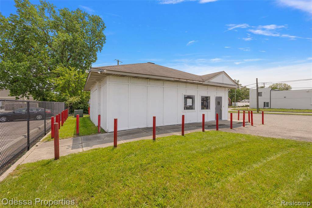 Detroit, MI 48224 1535,11600 Kelly Road