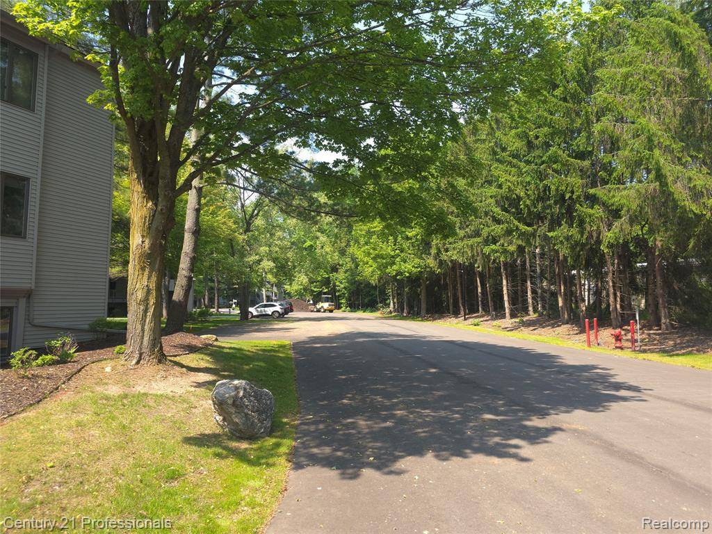 Williamsburg, MI 49690,5714 N Creeks Crossing