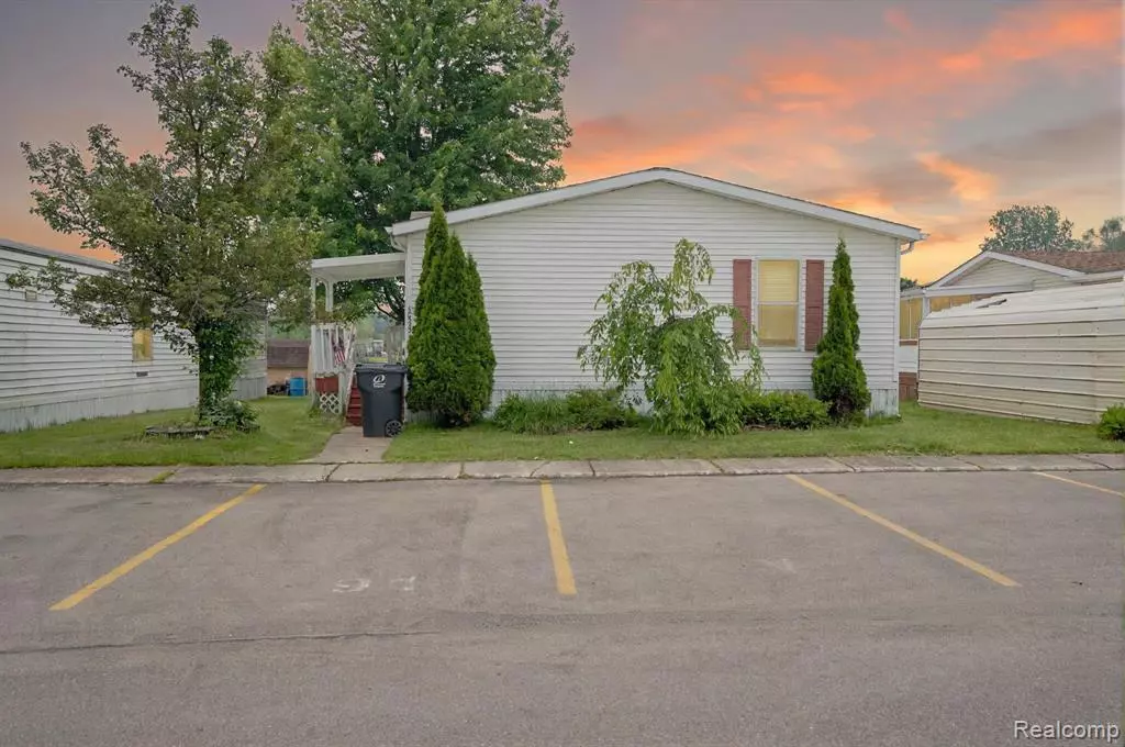 Shelby Twp, MI 48317 2735,48593 Lakeview