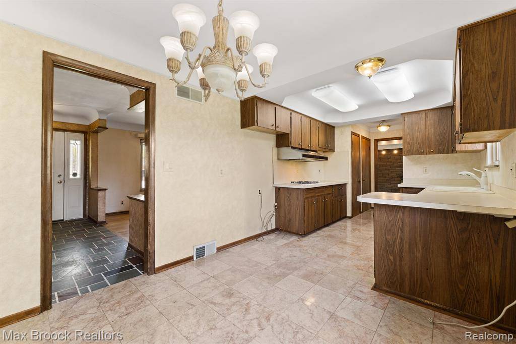 Sterling Heights, MI 48312 1933,37639 Irene Drive