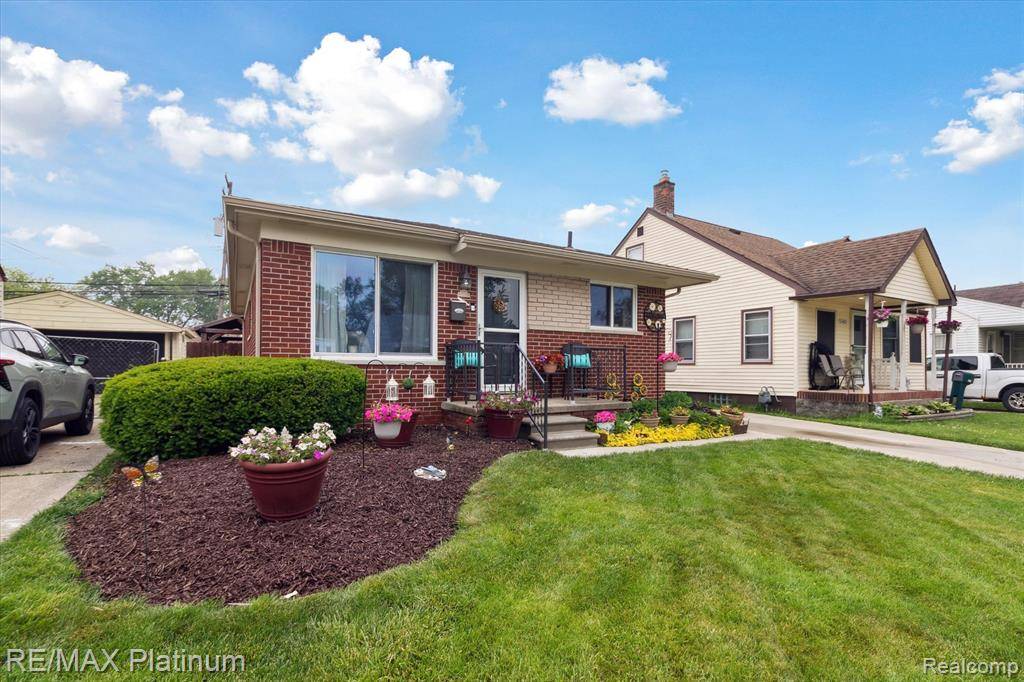 Southgate, MI 48195 1808,13471 Longtin Street