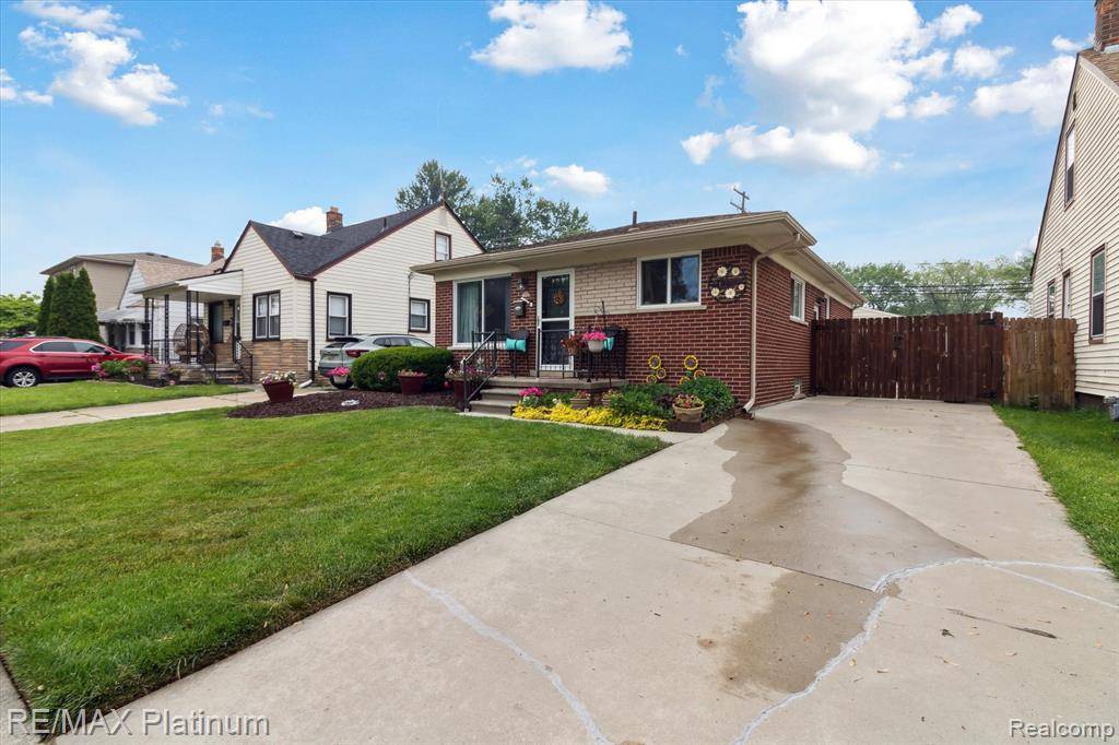 Southgate, MI 48195 1808,13471 Longtin Street