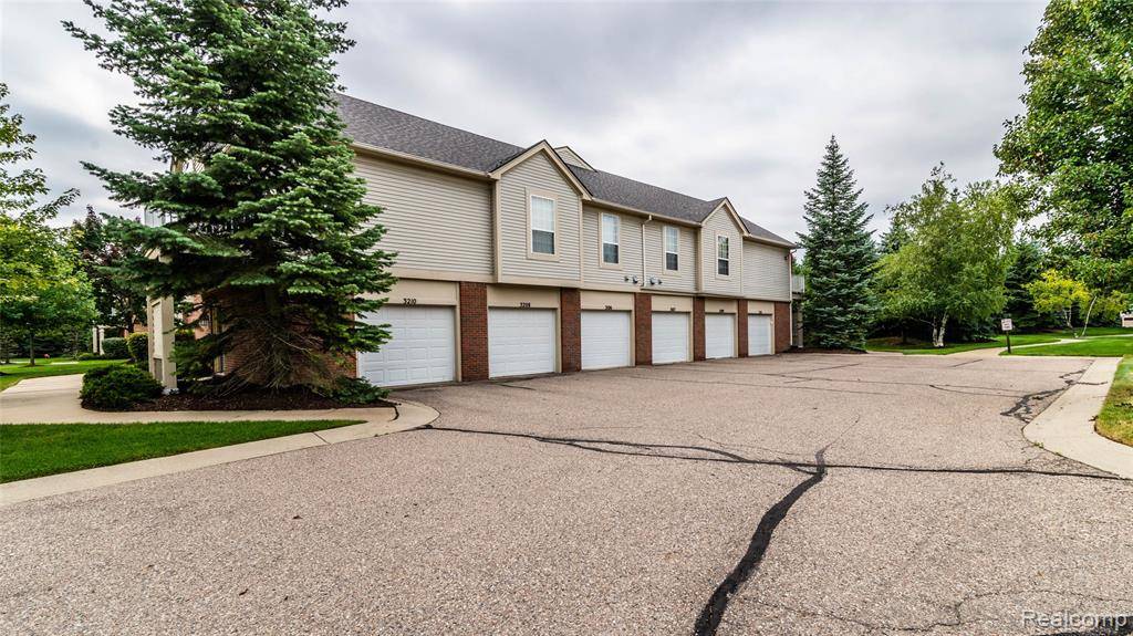 Walled Lake, MI 48390 2998,3106 Chesapeake Circle