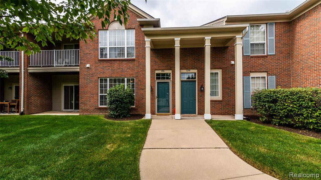 Walled Lake, MI 48390 2998,3106 Chesapeake Circle