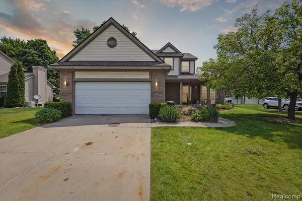 Grand Blanc, MI 48439 8699,4311 Maplewood Meadows Avenue