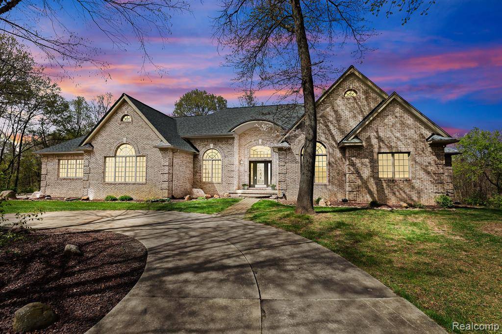 9997 APPLEGATE Lane, Brighton, MI 48114 9696