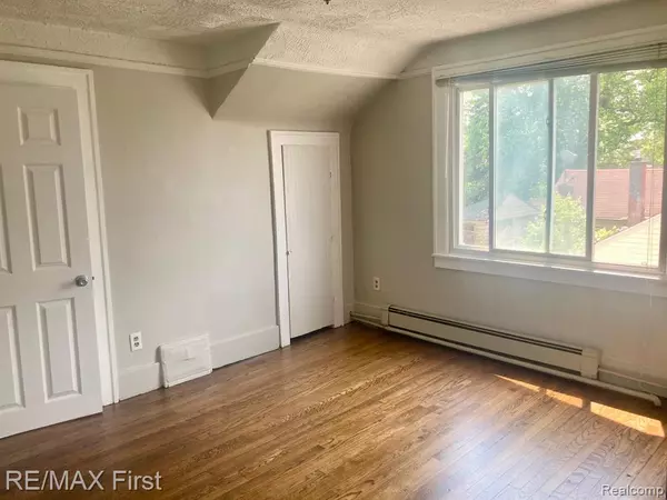 Hazel Park, MI 48030 3701,23360 CARLISLE Avenue