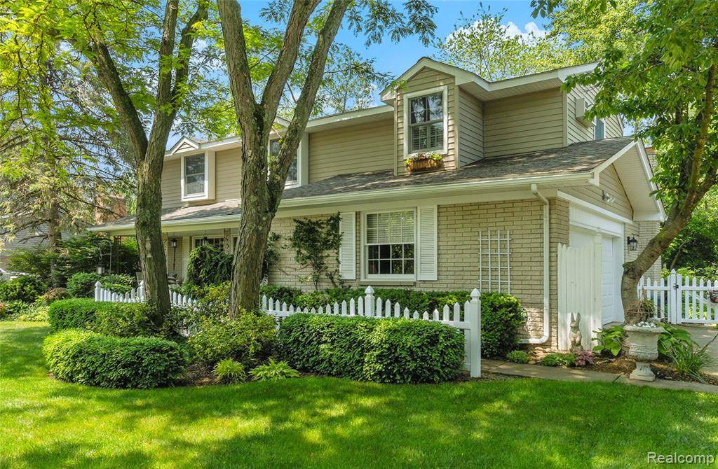 Troy, MI 48084 1170,3825 Estates Drive