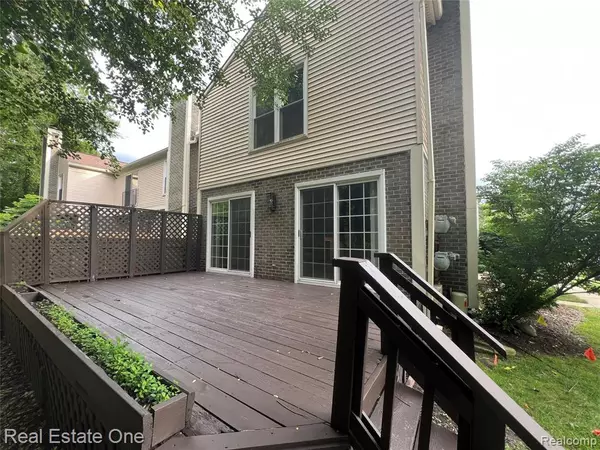 Rochester Hills, MI 48306 4222,1564 Gas Light Lane