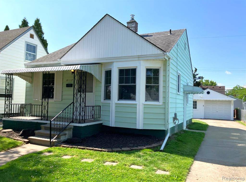 Center Line, MI 48015 1370,8112 COOLIDGE Avenue