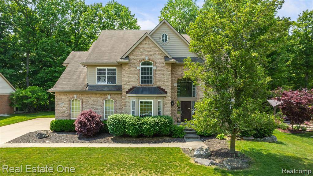 Lake Orion, MI 48360 1572,3788 High Grove Way