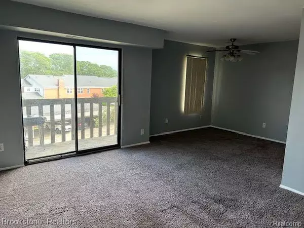 Farmington Hills, MI 48334 3642,32005 W 12 MILE Road