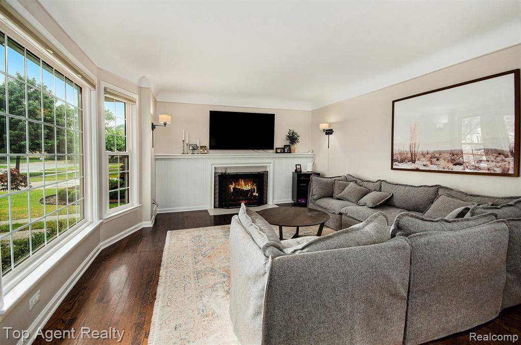 Royal Oak, MI 48073 3154,2434 Evergreen Drive