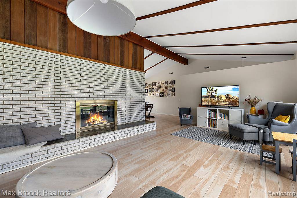 Bloomfield Hills, MI 48301 2937,6606 VACHON Court