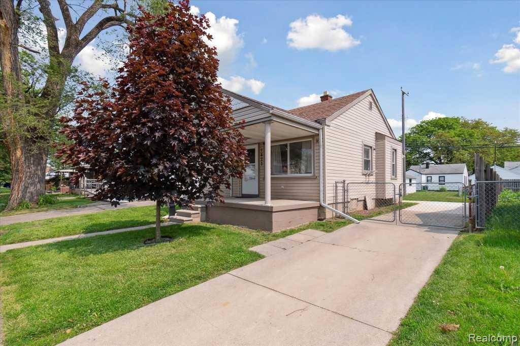 Lincoln Park, MI 48146 1313,1822 College Avenue