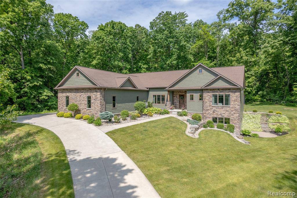 13333 White Lake Road, Fenton, MI 48430 8401