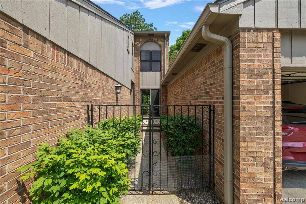 Rochester, MI 48309 3386,1691 Lodge Pole Lane