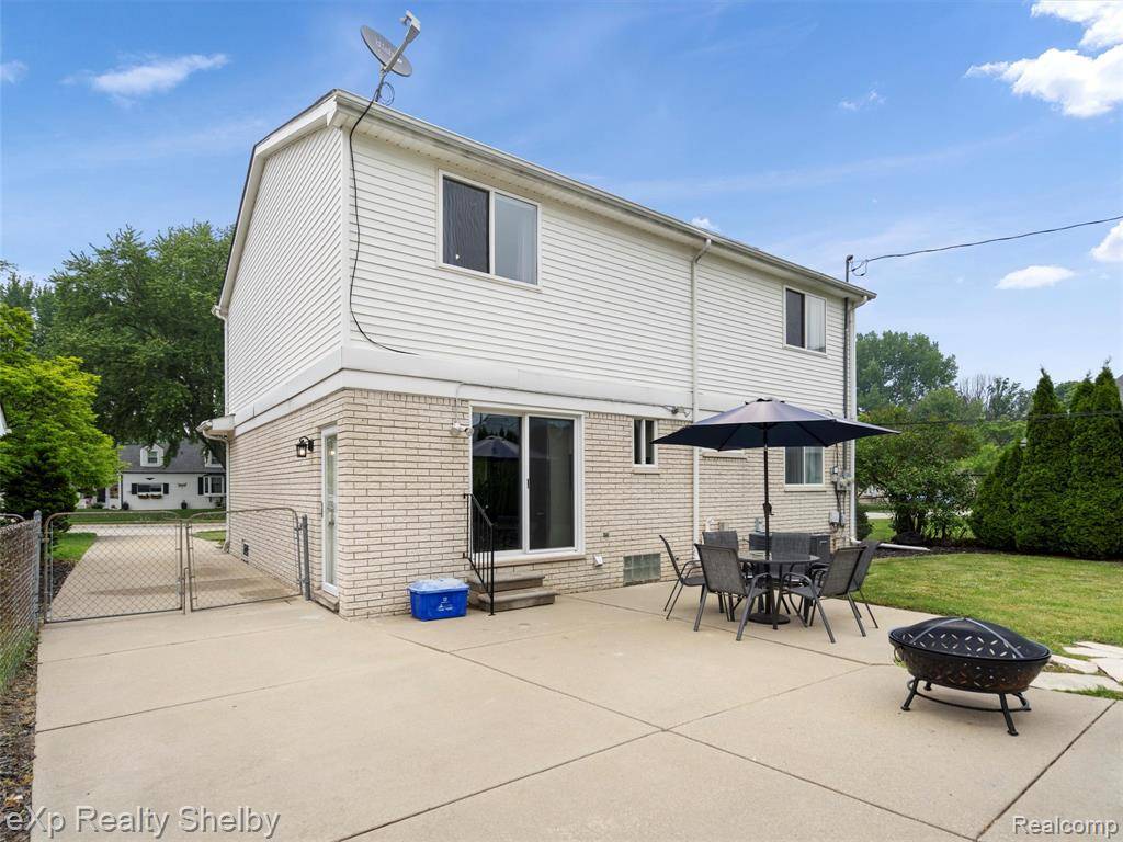 Saint Clair Shores, MI 48081 1667,22320 Gordon Road
