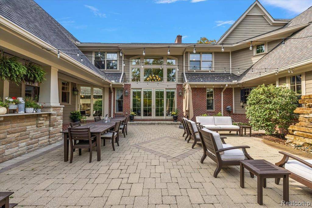 Bloomfield Hills, MI 48304 3952,1330 Oxford Road