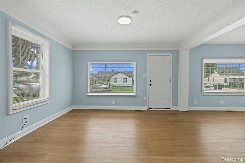 Lincoln Park, MI 48146 2052,1329 Grant Avenue