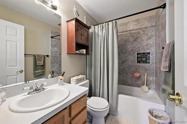 Grand Blanc, MI 48439 7380,9520 Timber Ridge Drive