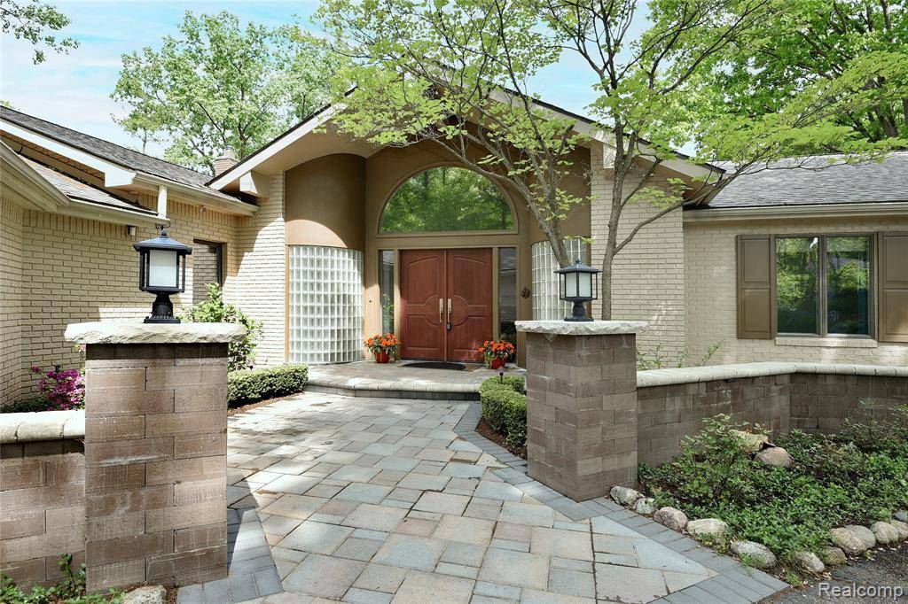 West Bloomfield, MI 48323 3603,4681 Cove Road