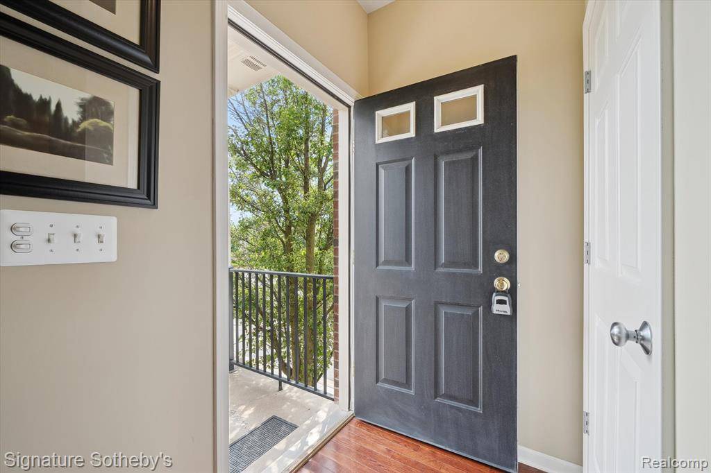 Novi, MI 48375 1860,25536 PORTICO Lane