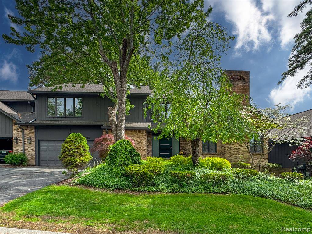 1915 PINE RIDGE Lane, Bloomfield Hills, MI 48302 1758