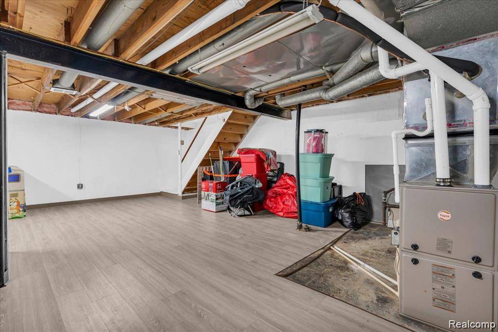 Warren, MI 48093,32806 Barclay Square